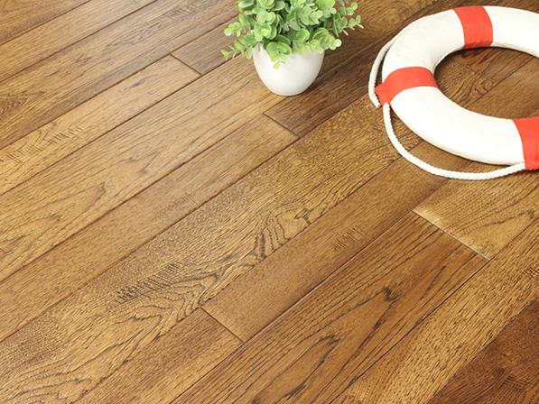 山核桃棕黄仿古（gǔ）实木（mù）地板