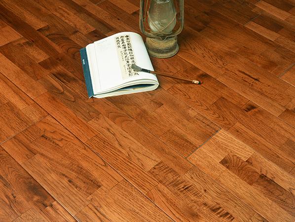 山核桃拼板深色仿古实木地（dì）板