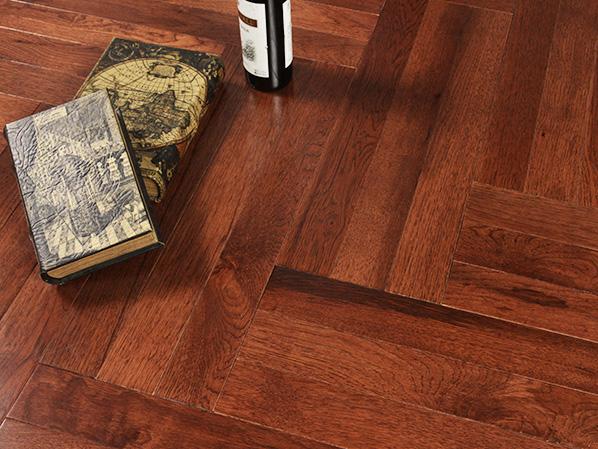 山核桃（táo）人字拼深色地板