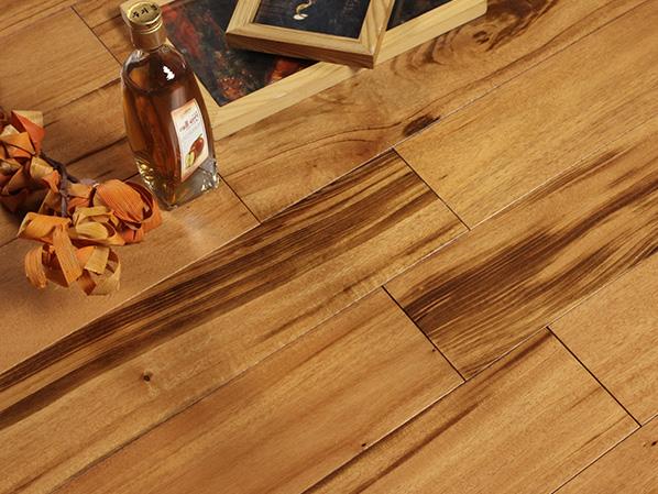 虎斑木地热锁（suǒ）扣实木地板