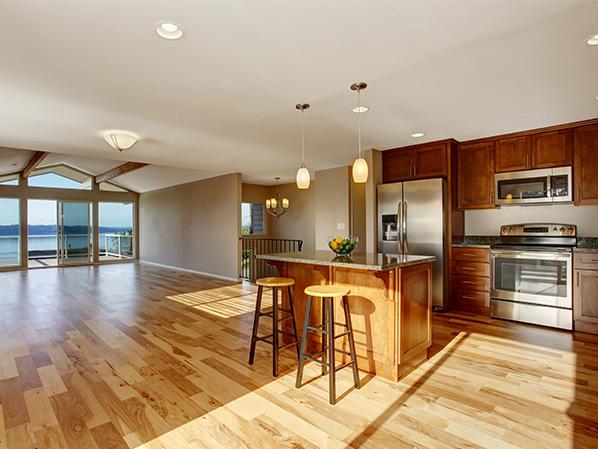 嘉业地（dì）板品（pǐn）种齐全，成品仓库储备充足，供货准时稳定！