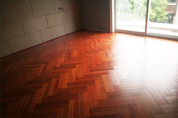 有（yǒu）關實木地板（bǎn）鋪設注意事項